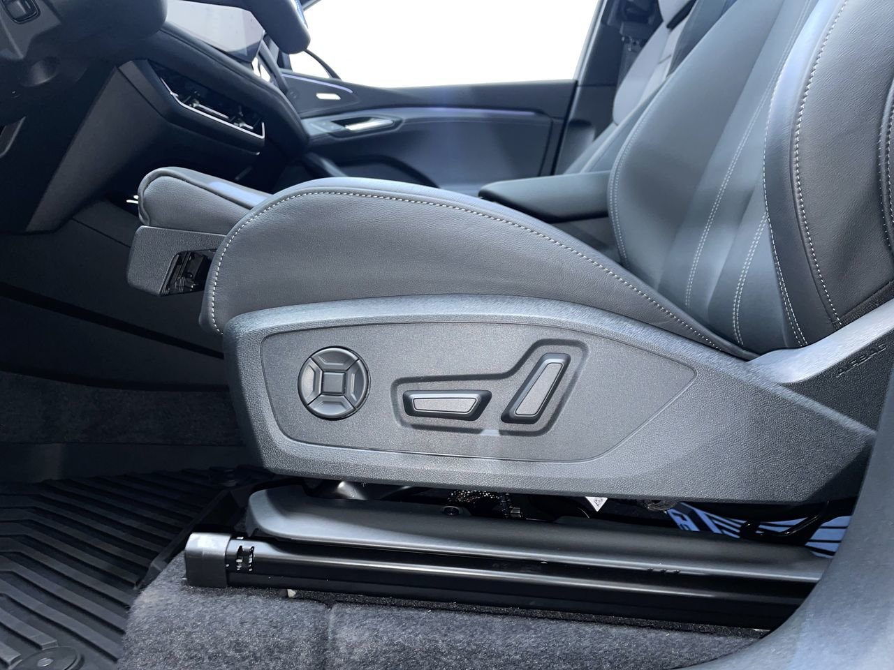 2025 Audi Q6 e-tron Technik, Vancouver, Cash