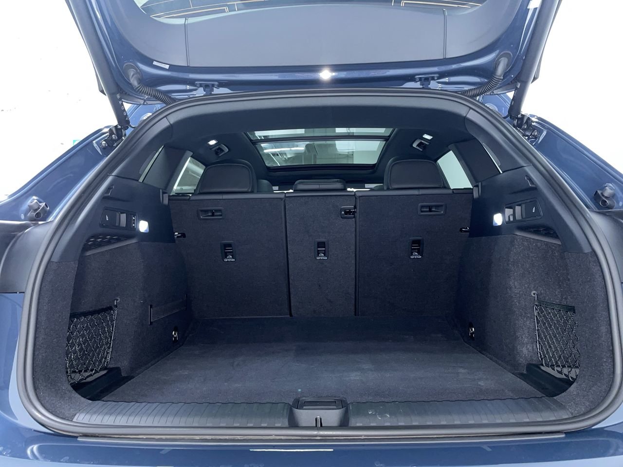 2025 Audi Q6 e-tron Technik, Vancouver, Cash