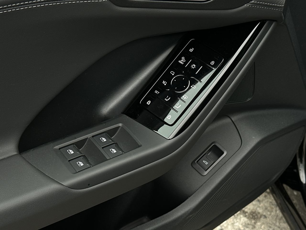 2025 Audi Q6 e-tron Progressiv, Vancouver, Cash
