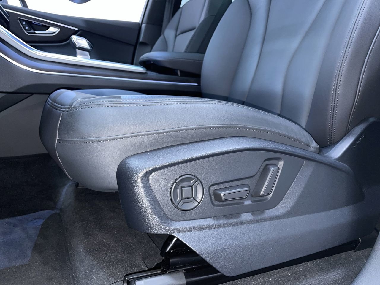 2023 Audi Q7 55 Komfort, Vancouver, Cash