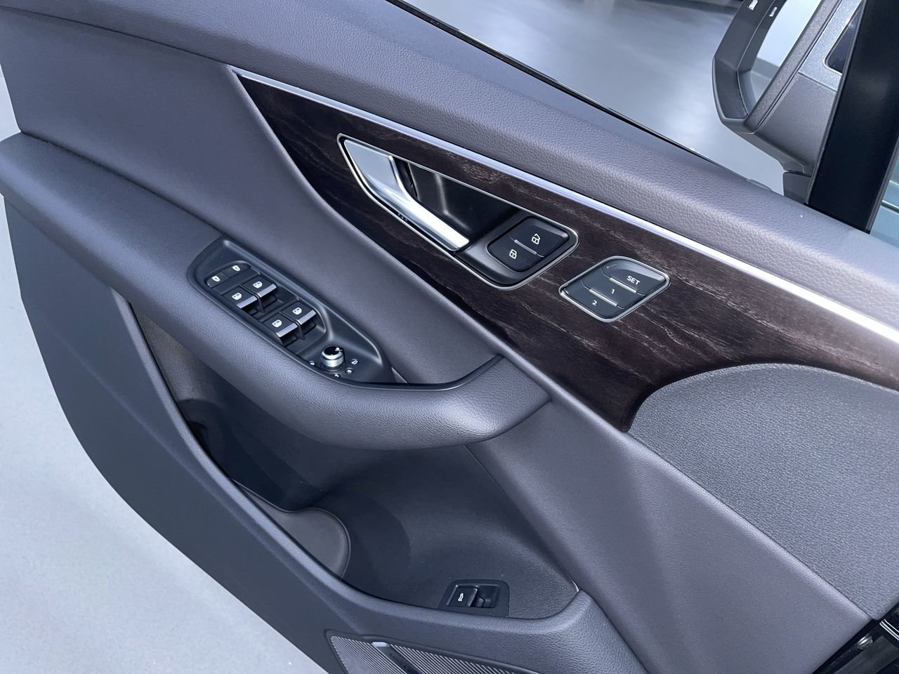 2023 Audi Q7 55 Komfort, Vancouver, Cash