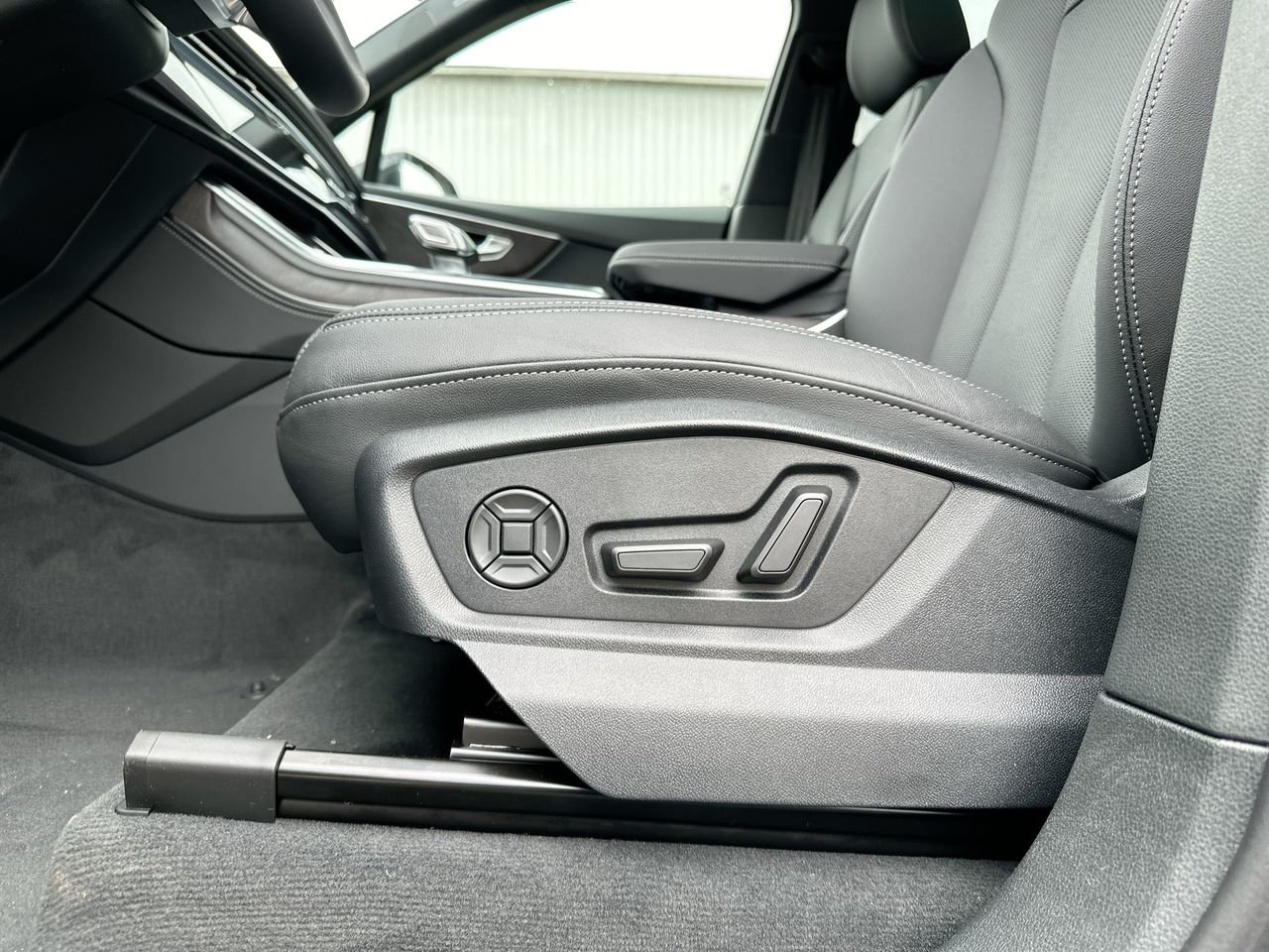 2025 Audi Q7 55 Progressiv, Vancouver, Cash
