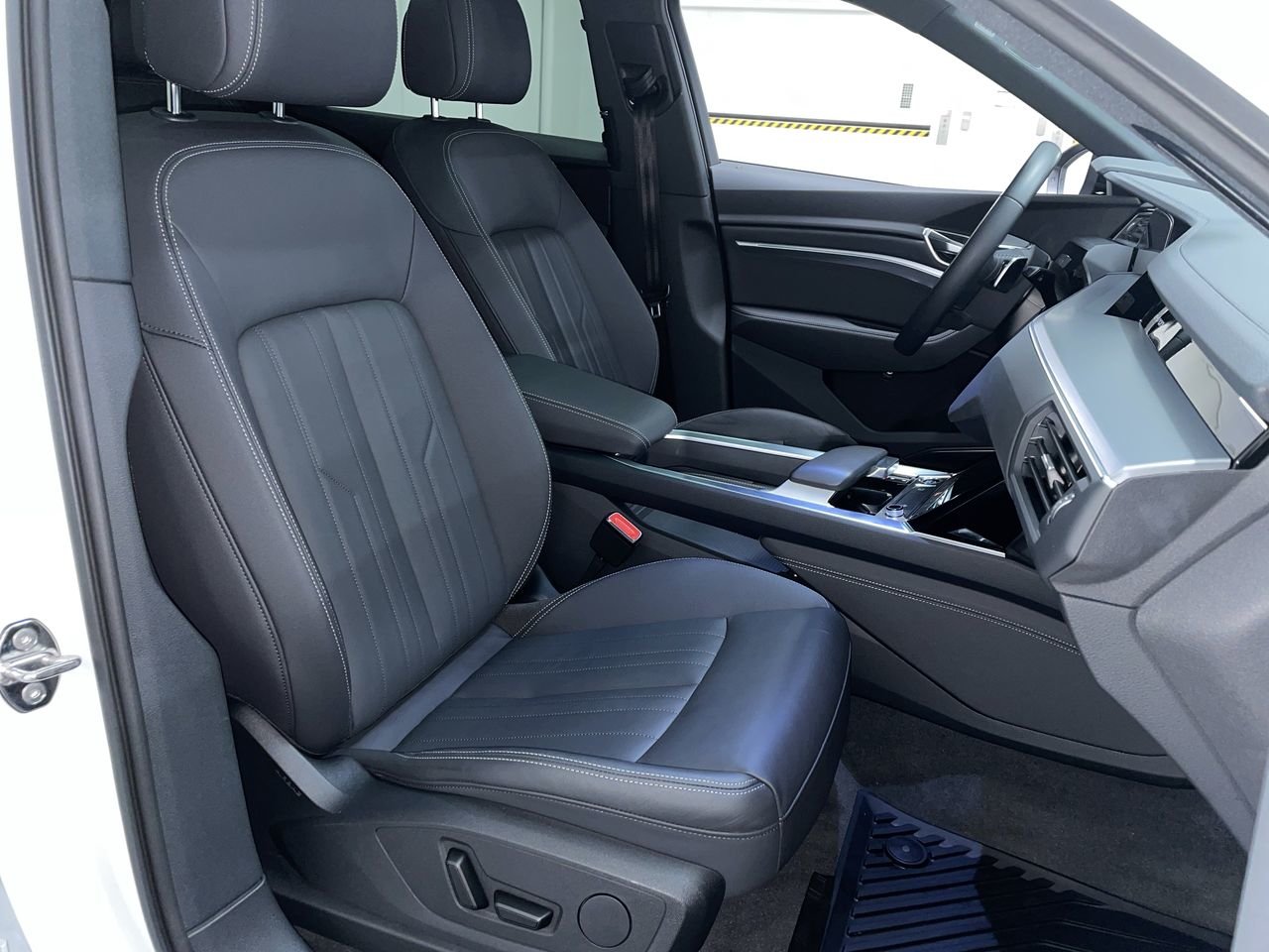 2024 Audi Q8 e-tron E-tron quattro, Vancouver, Cash