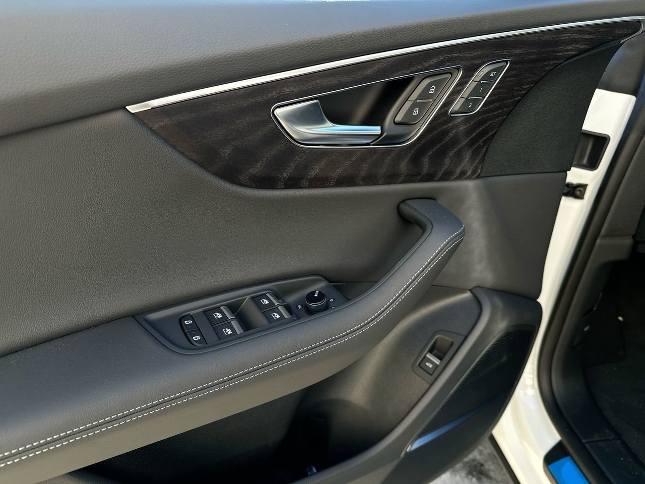 2025 Audi Q8 55 Progressiv, Vancouver, Cash