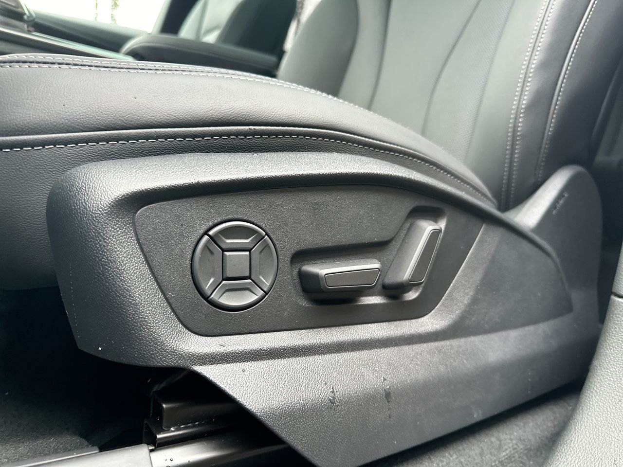 2025 Audi Q8 55 Technik, Vancouver, Cash