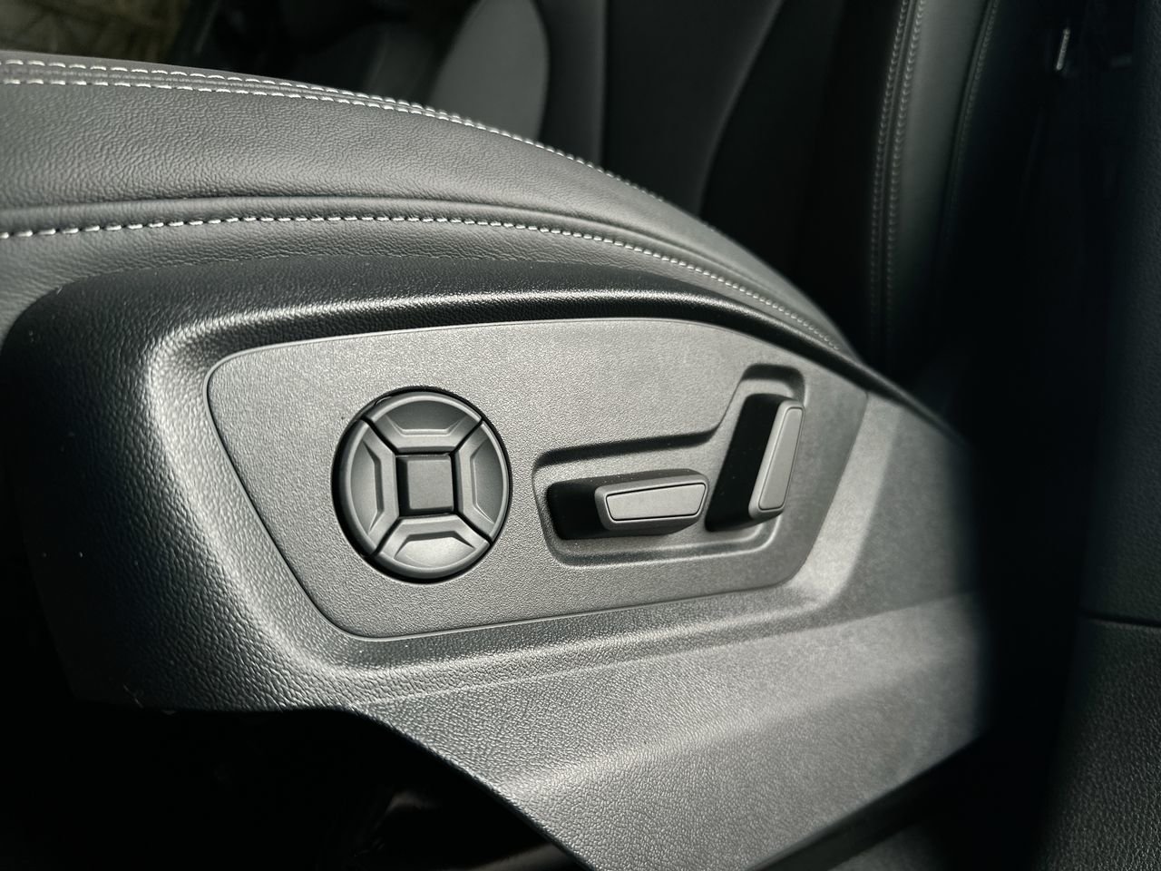 2025 Audi Q8 55 Progressiv, Vancouver, Cash