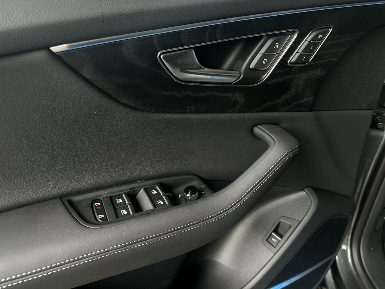 2025 Audi Q8 55 Progressiv, Vancouver, Cash