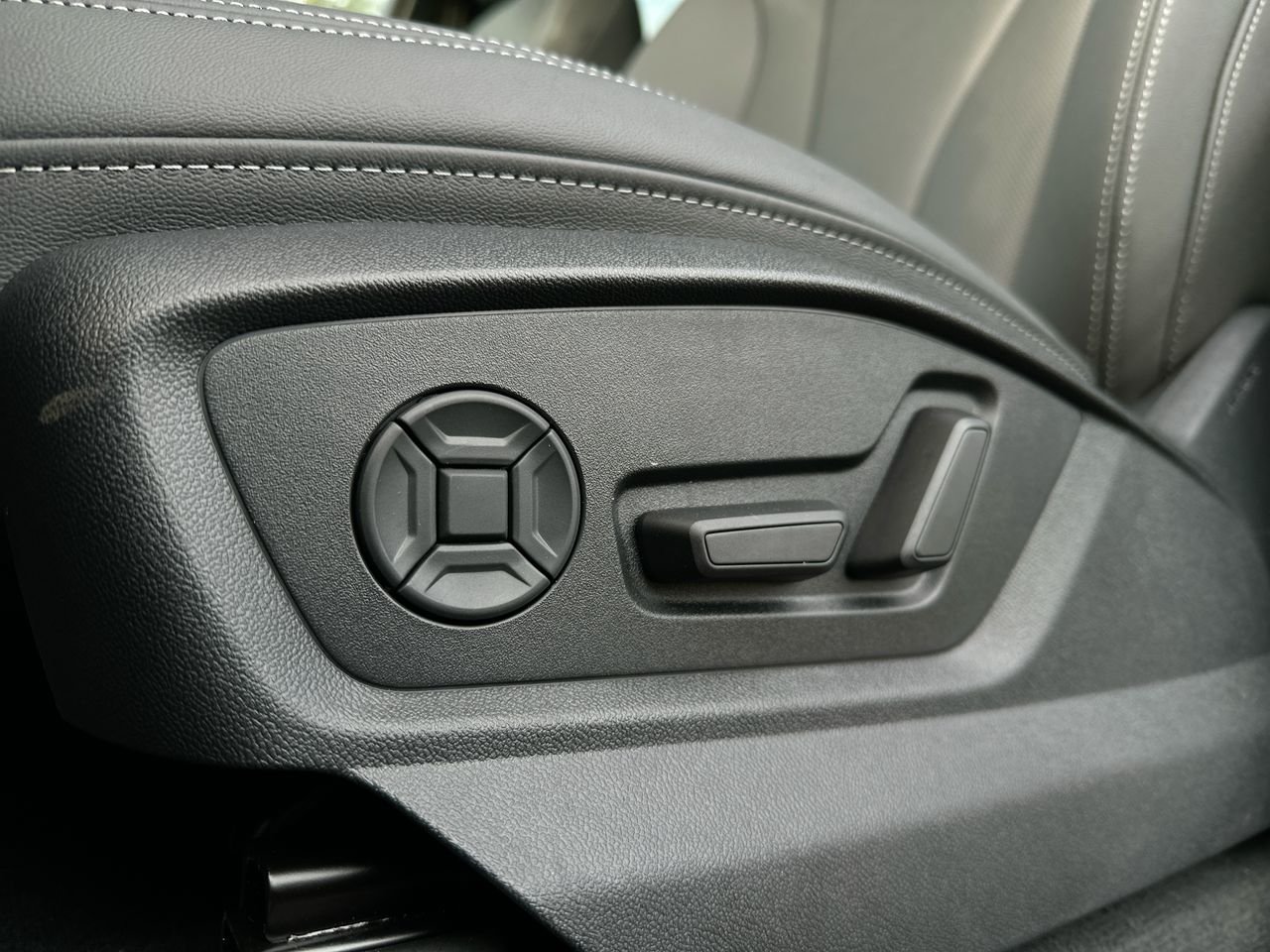 2025 Audi Q8 55 Progressiv, Vancouver, Cash