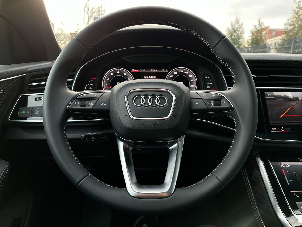 2025 Audi Q8 55 Progressiv, Vancouver, Cash