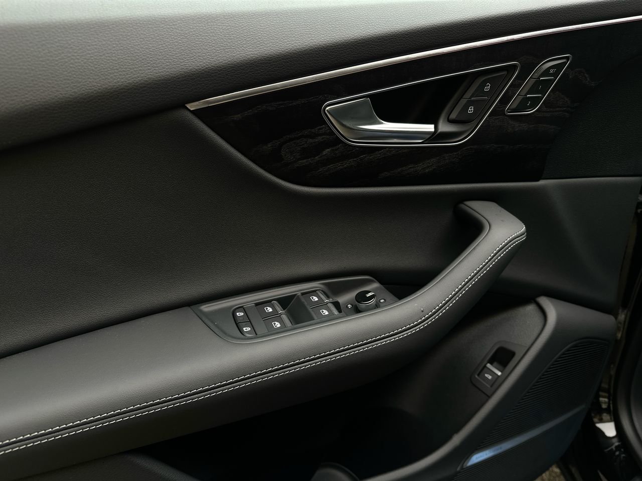 2025 Audi Q8 55 Progressiv, Vancouver, Cash