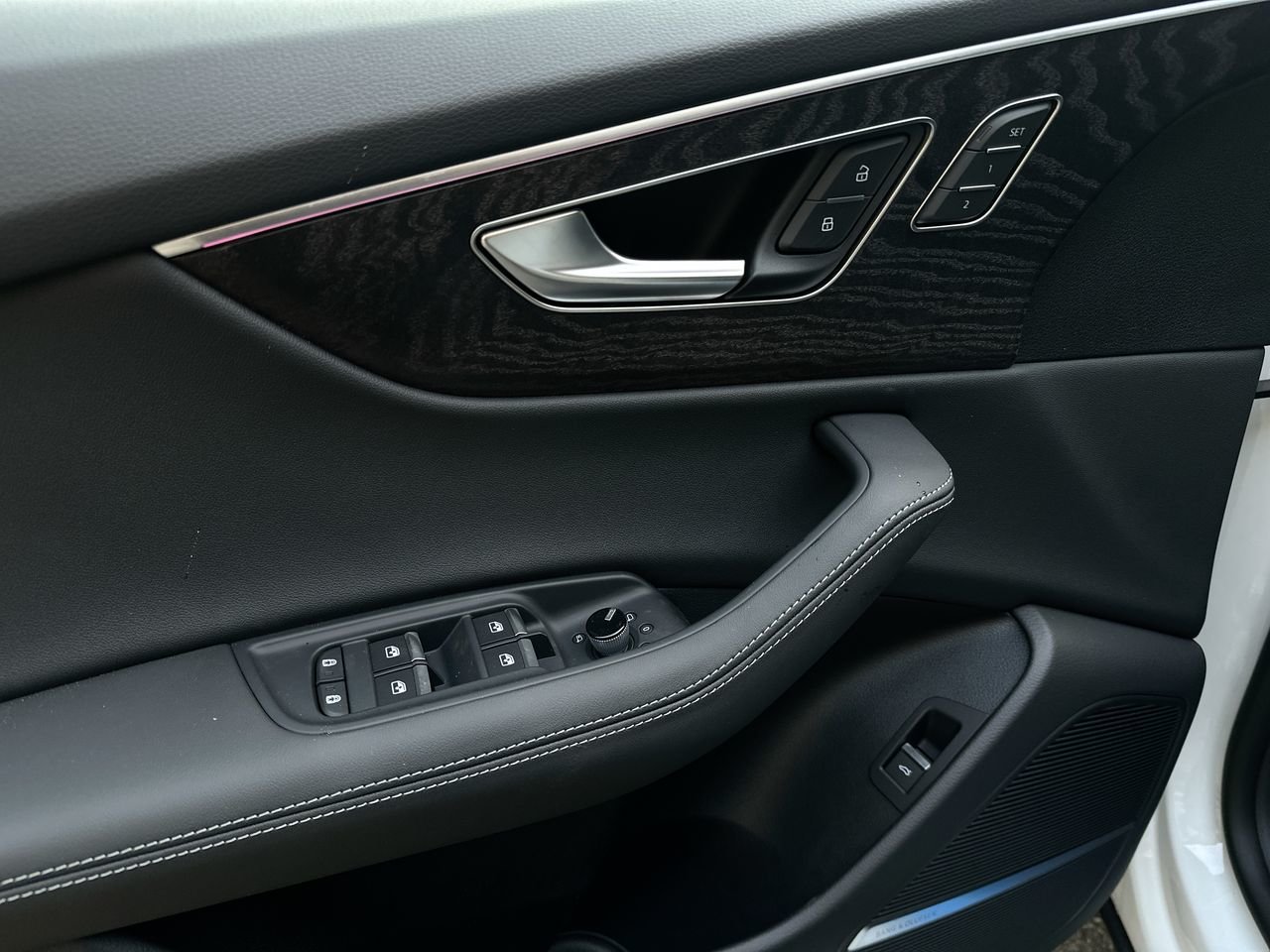 2025 Audi Q8 55 Progressiv, Vancouver, Cash