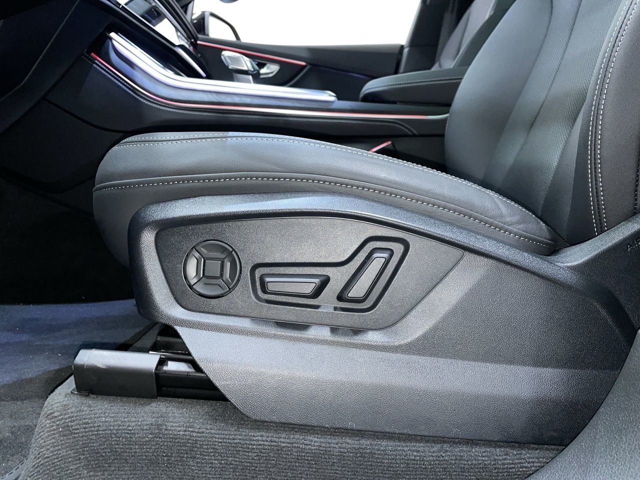 2025 Audi Q8 55 Progressiv, 温哥华, 全款车