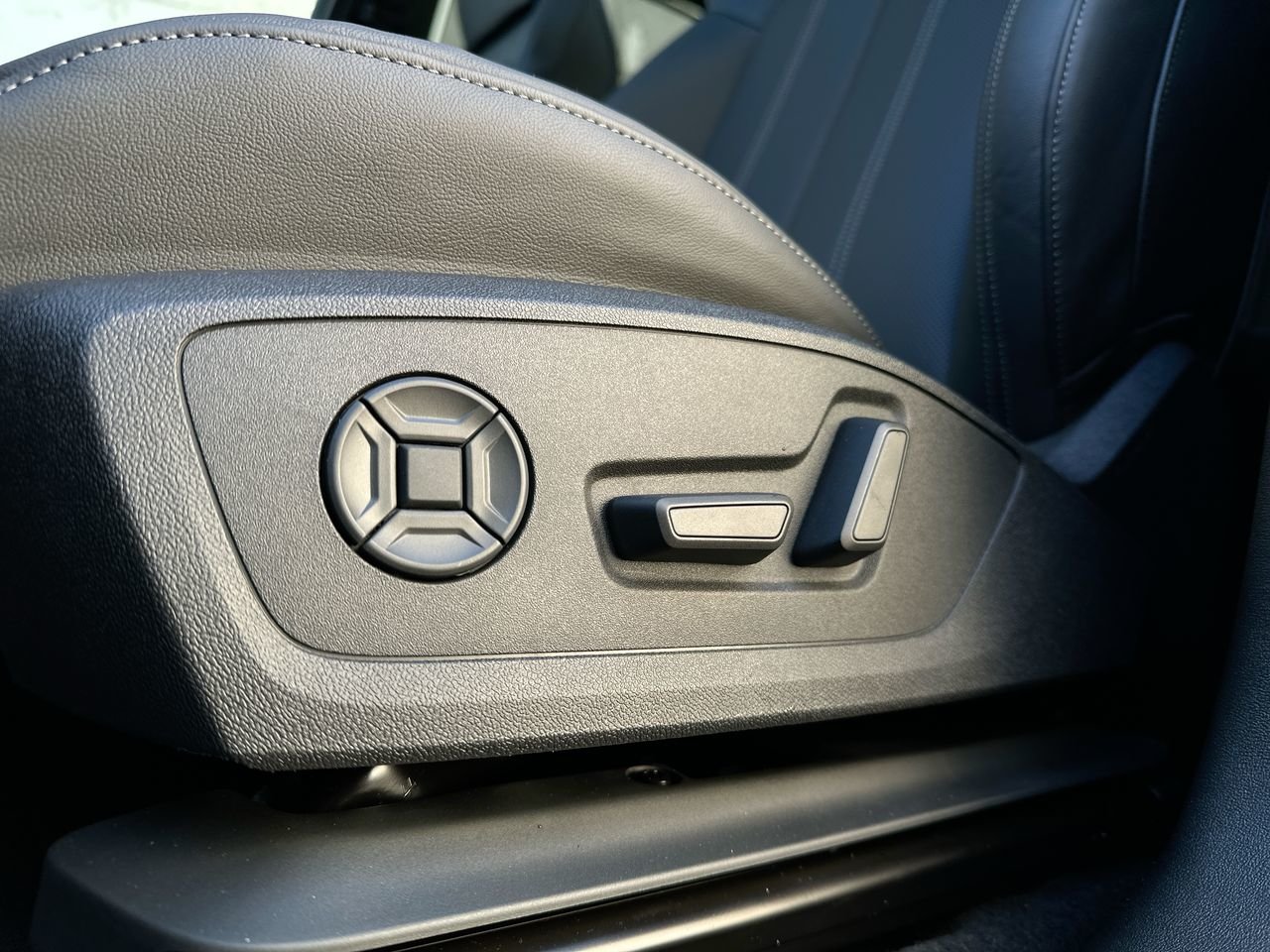 2025 Audi SQ6 e-tron Technik, Vancouver, Cash