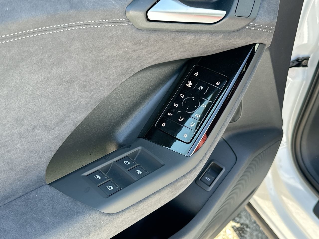 2025 Audi SQ6 e-tron Progressiv, Vancouver, Cash