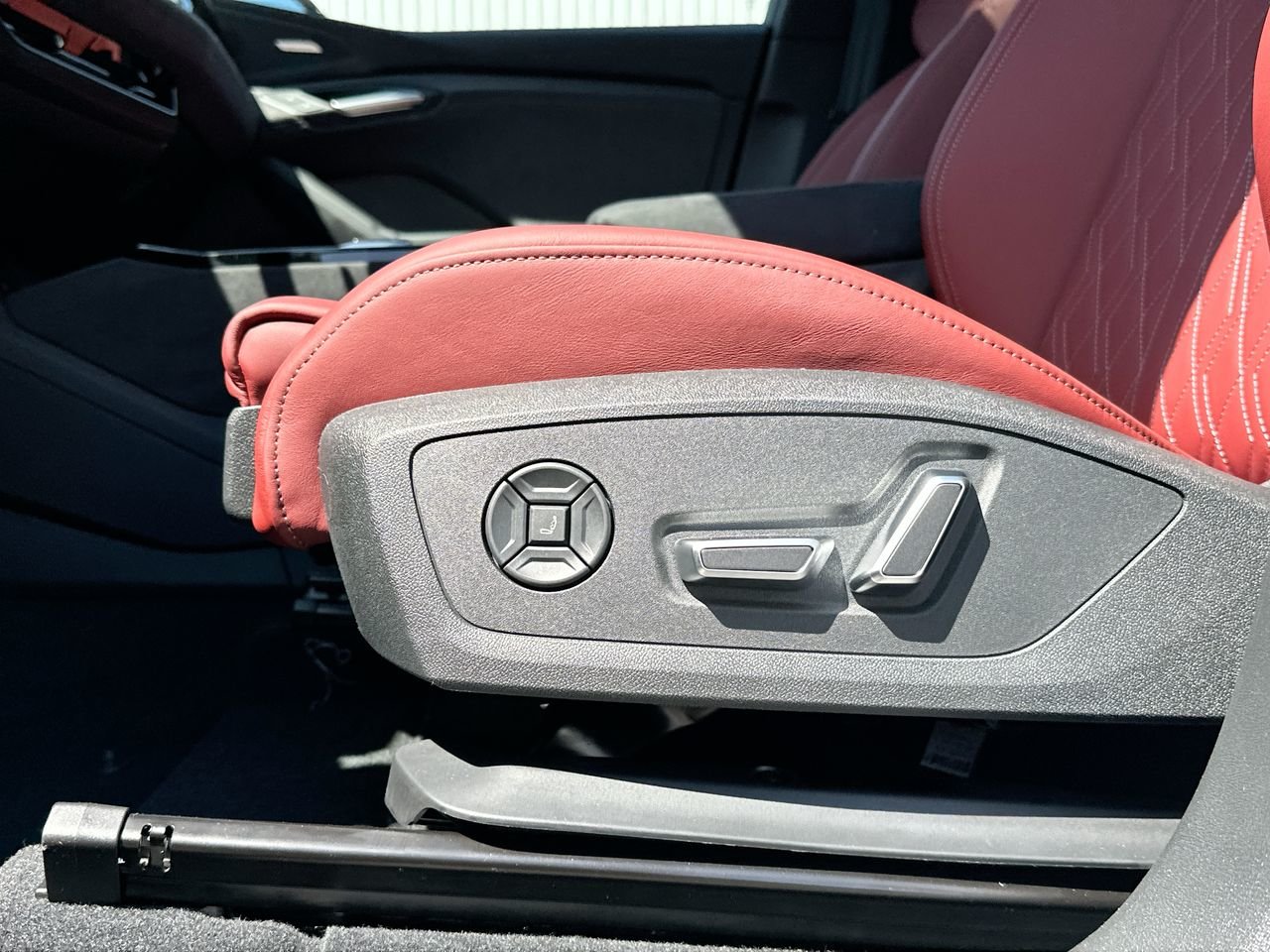 2025 Audi SQ6 e-tron Progressiv, Vancouver, Cash