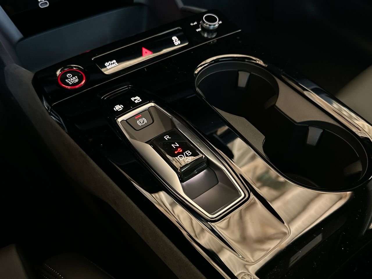 2025 Audi SQ6 e-tron Progressiv, Vancouver, Cash