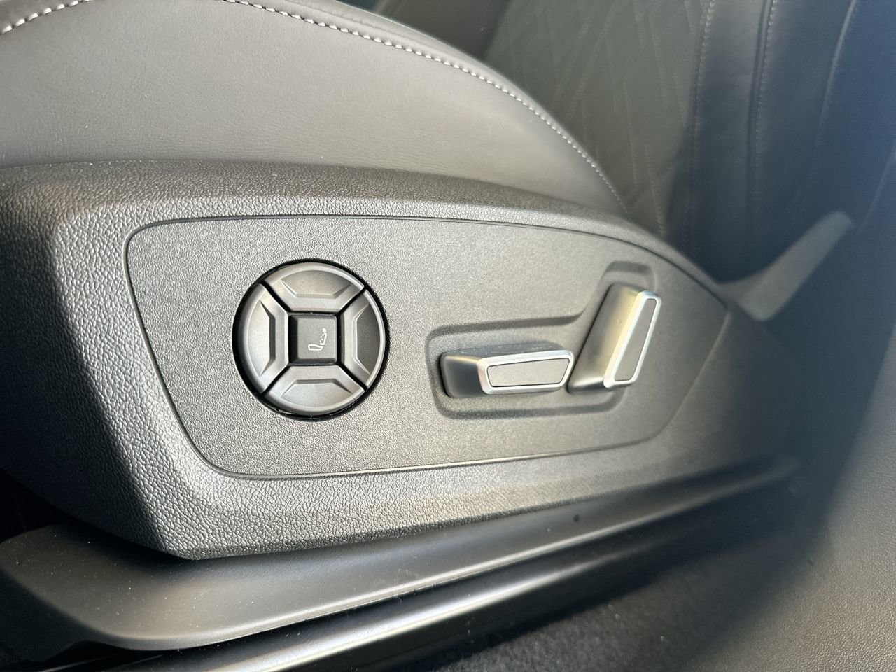2025 Audi SQ6 e-tron Progressiv, Vancouver, Cash