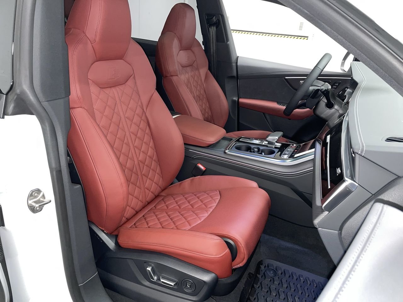 2025 Audi SQ8 4.0T, Vancouver, Cash