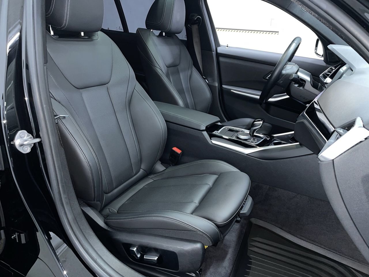 2022 BMW 330e xDrive, Vancouver, Cash