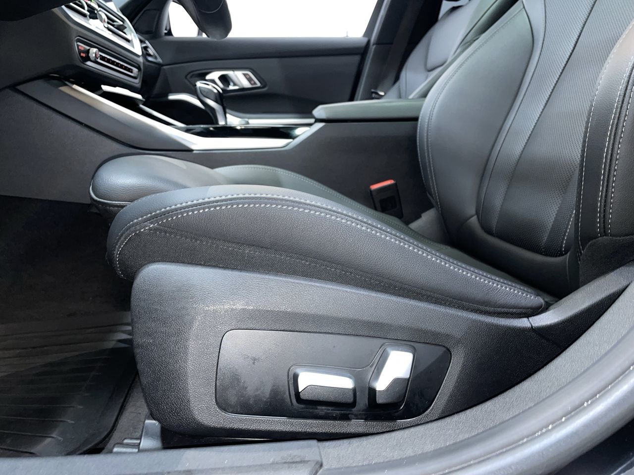 2022 BMW 330e xDrive, Vancouver, Cash
