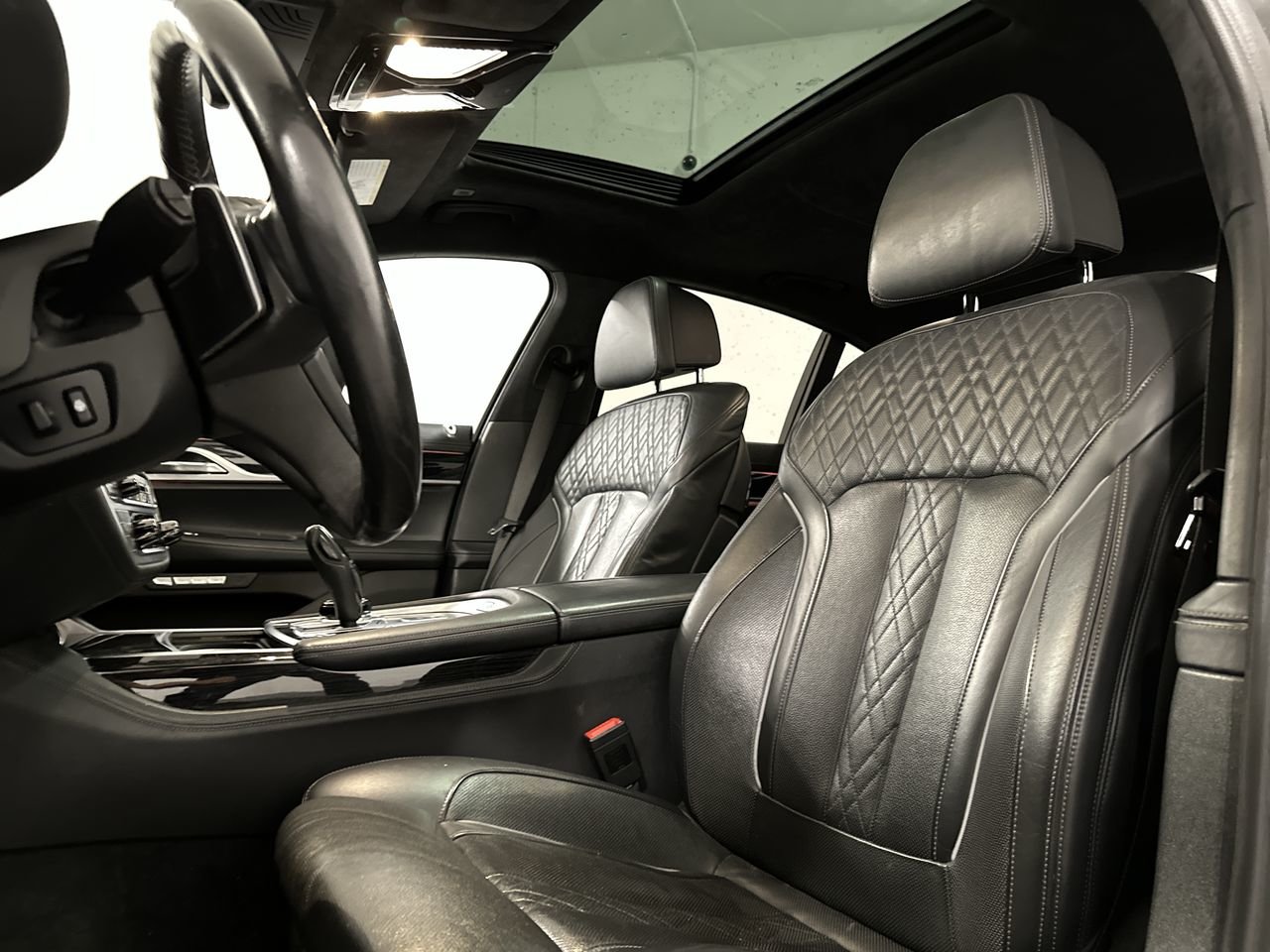 2018 BMW 750i xDrive, 温哥华, 全款车