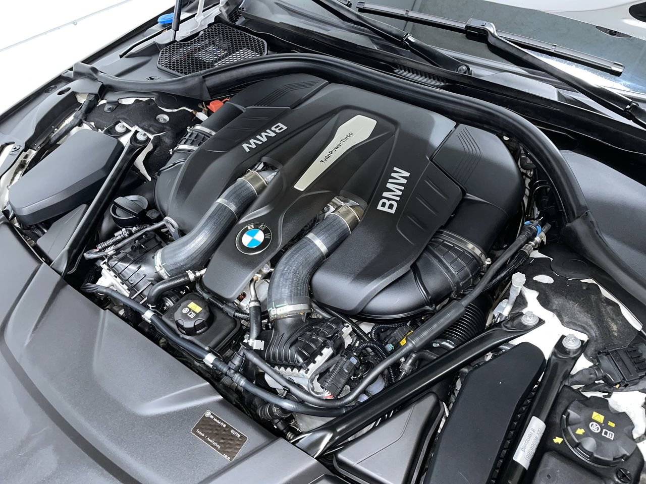 2018 BMW 750i xDrive, Vancouver, Cash