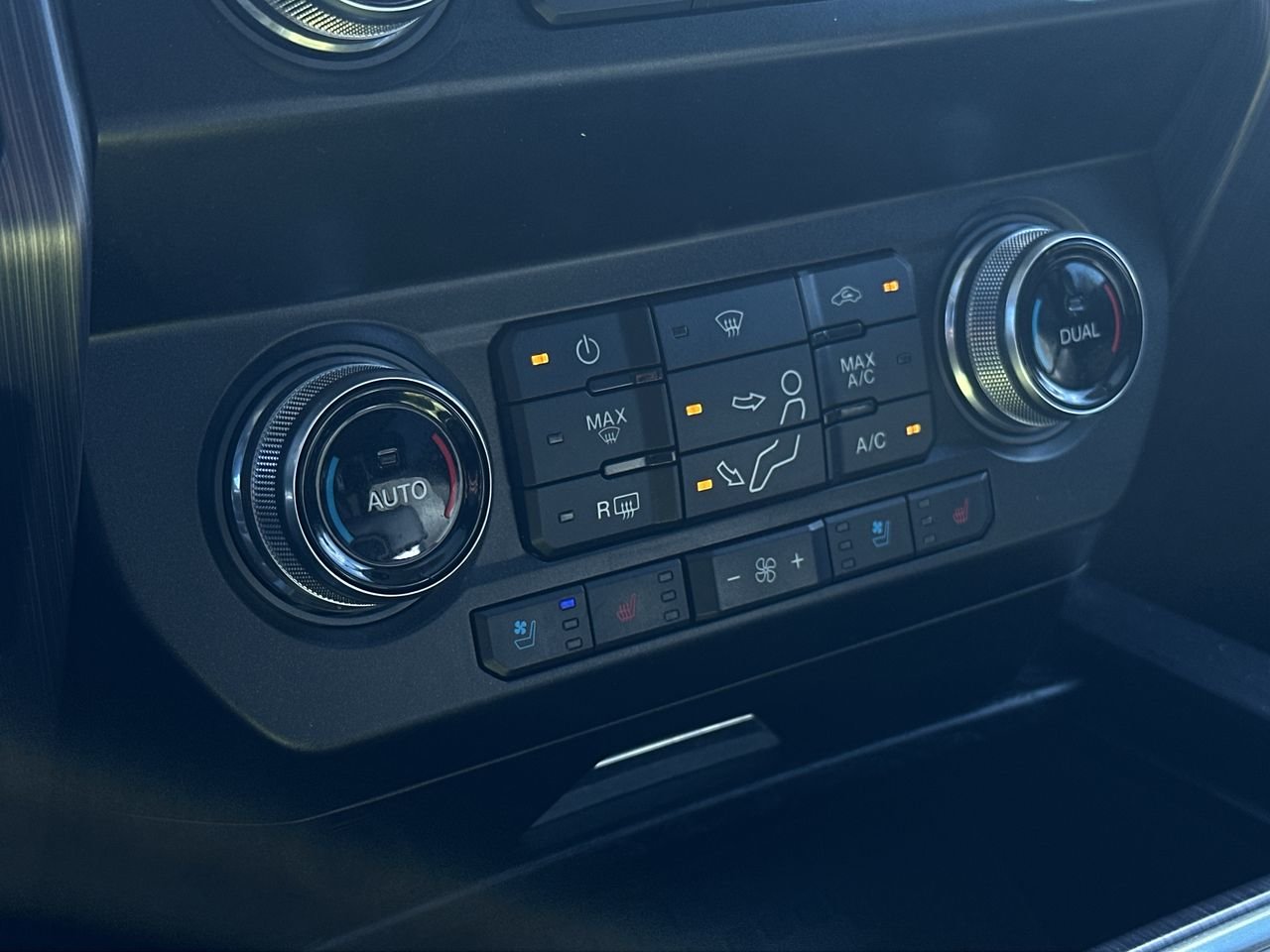 2021 Ford F-350 Limited, Vancouver, Cash