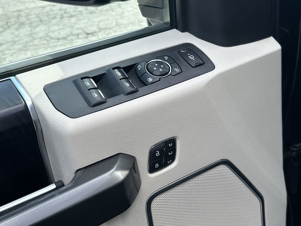 2021 Ford F-350 Limited, Vancouver, Cash