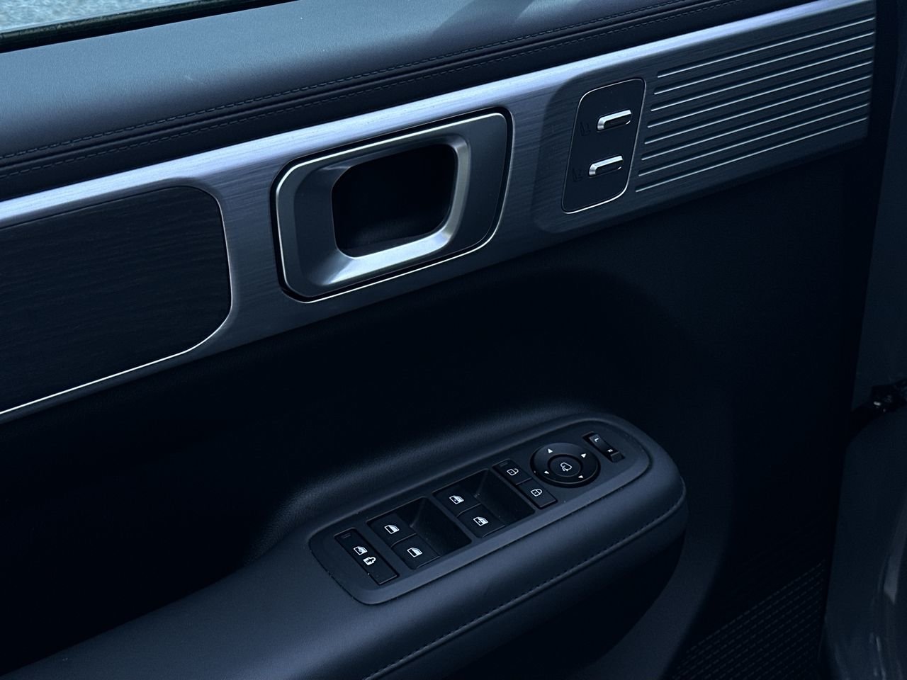 2024 Hyundai Santa Fe Luxury, Vancouver, Cash