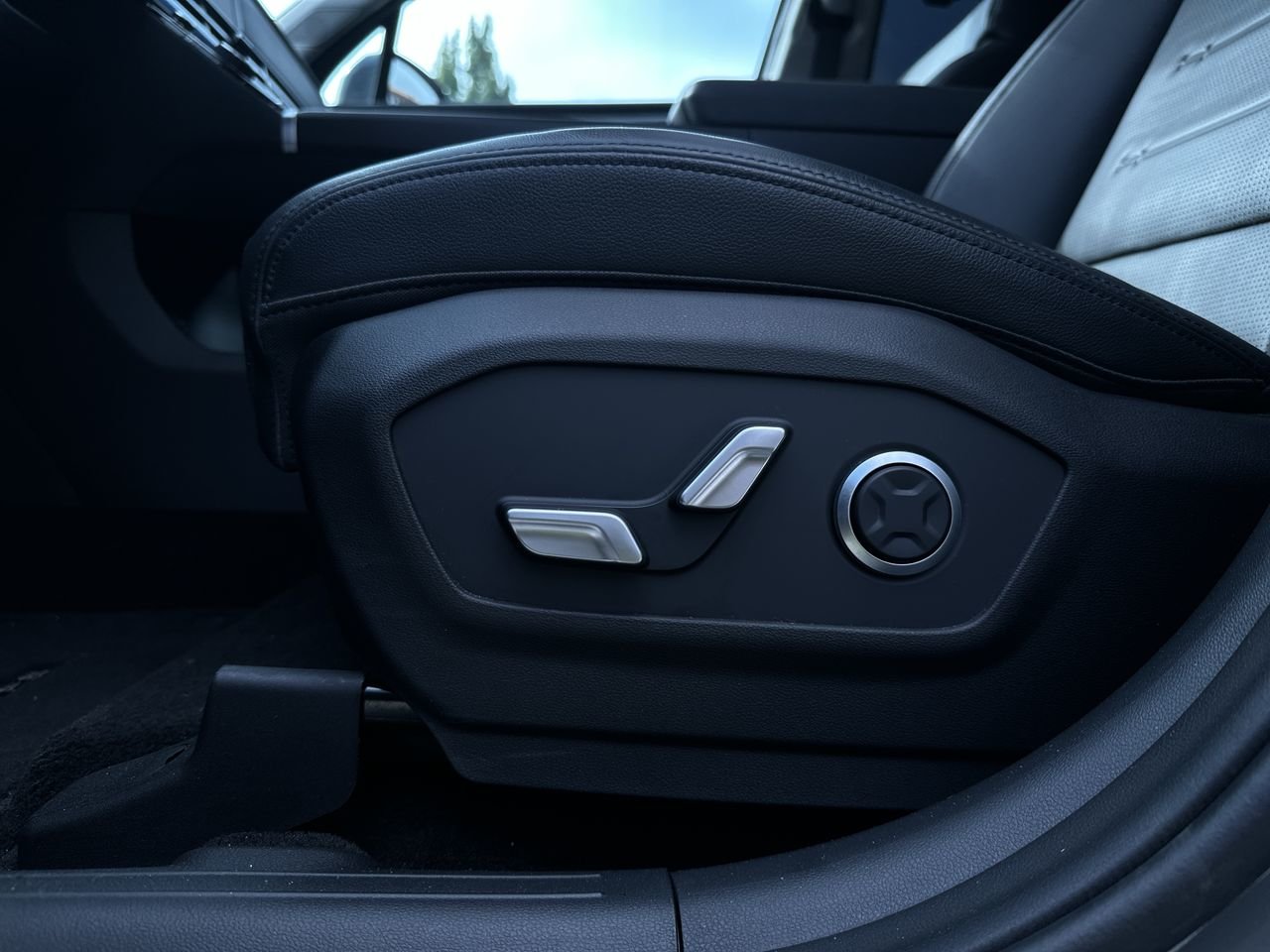 2024 Hyundai Santa Fe Luxury, Vancouver, Cash