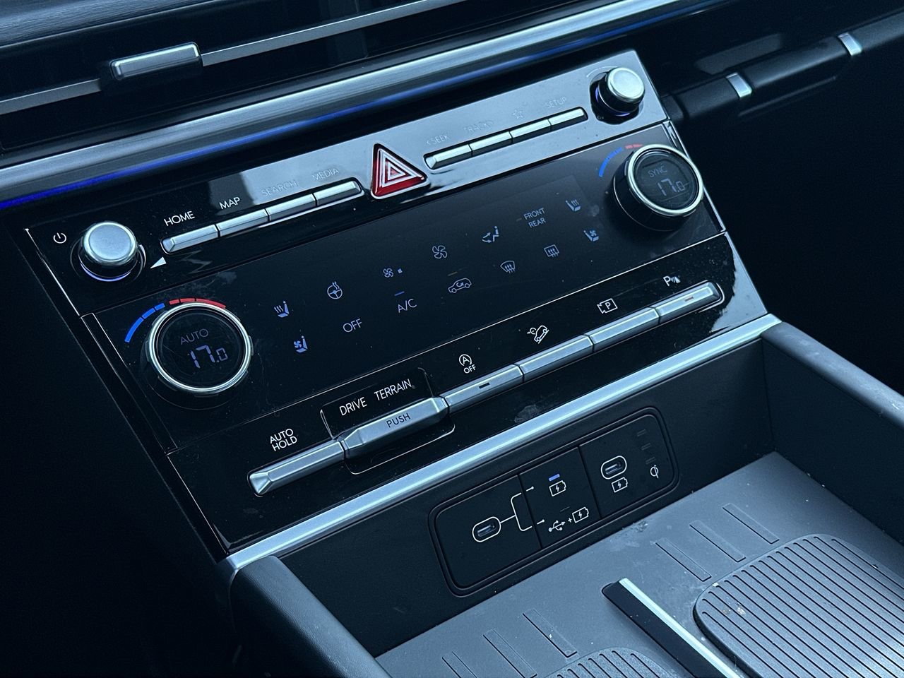 2024 Hyundai Santa Fe Luxury, Vancouver, Cash