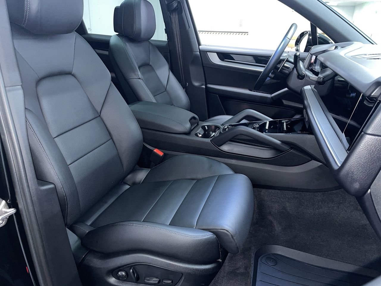 2024 Porsche Cayenne AWD, Vancouver, Cash
