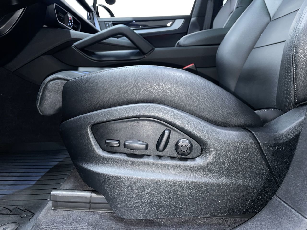 2024 Porsche Cayenne AWD, Vancouver, Cash