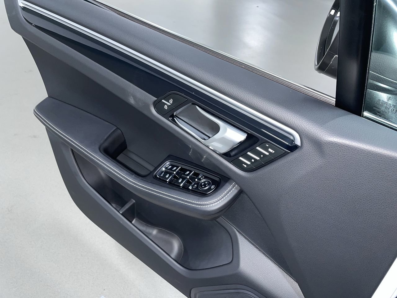 2023 Porsche Macan S, Vancouver, Cash