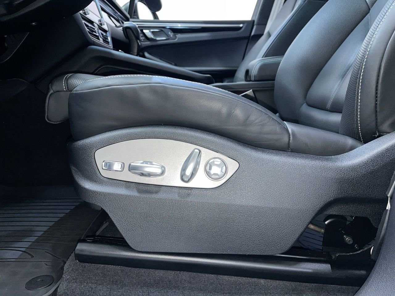 2023 Porsche Macan S, Vancouver, Cash