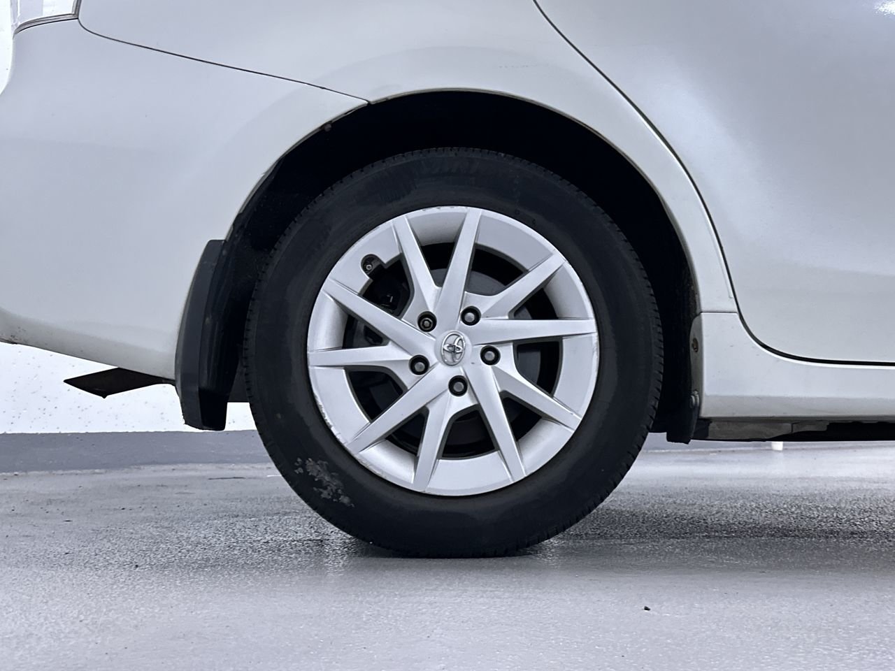 2013 Toyota Prius v CVT, 温哥华, 全款车