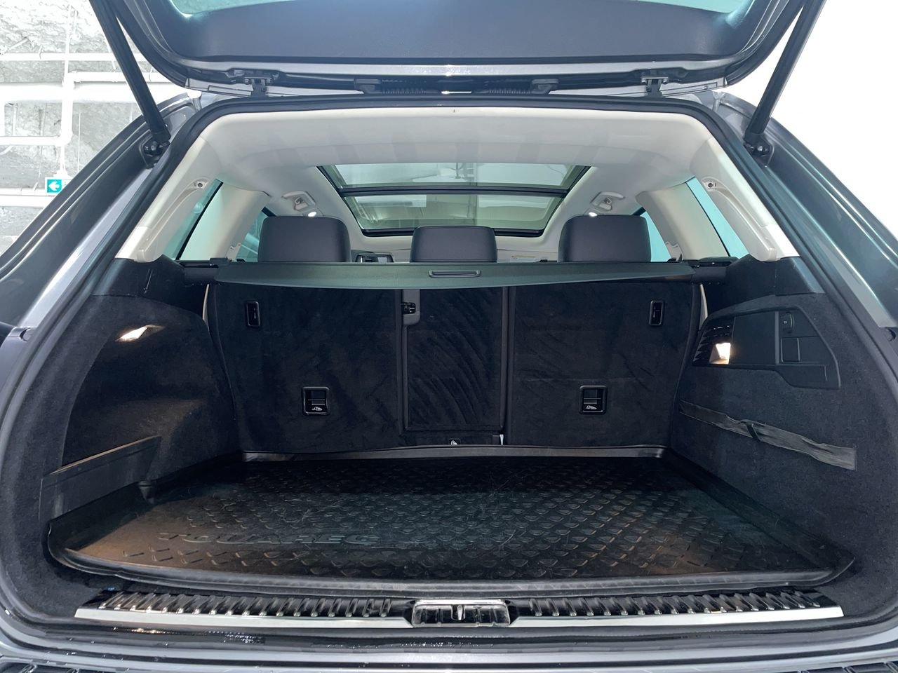 2016 Volkswagen Touareg 3.6L Sportline, 温哥华, 全款车