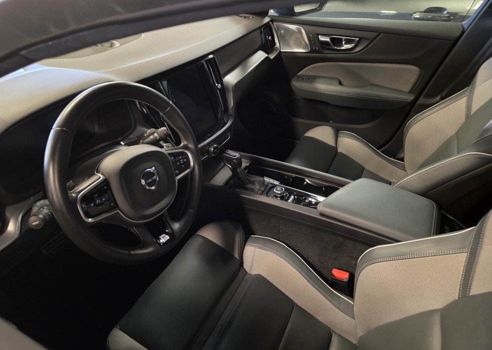2020 Volvo V60 T6 R-Design, Vancouver, Cash