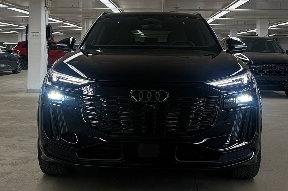 Black (NOIR MYTHOS MÉTALLISÉ) 2027 Audi Q6 e-tron SUV / Crossover Automatic