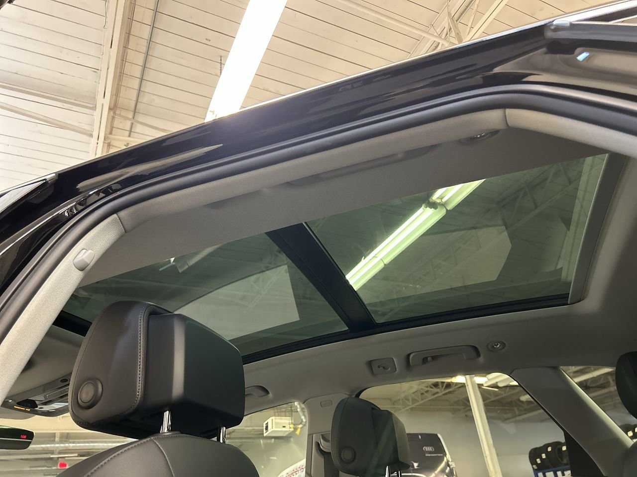 Used 2018 Brilliant Black Audi Progressiv image 30