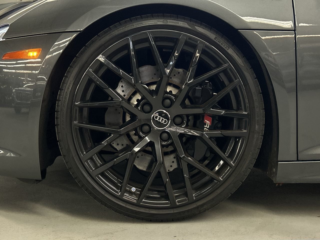 Used 2017 Daytona Grey Pearl Effect Audi V10 5.2 Quattro image 18