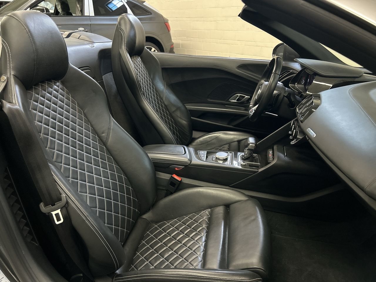 Used 2017 Daytona Grey Pearl Effect Audi V10 5.2 Quattro image 32