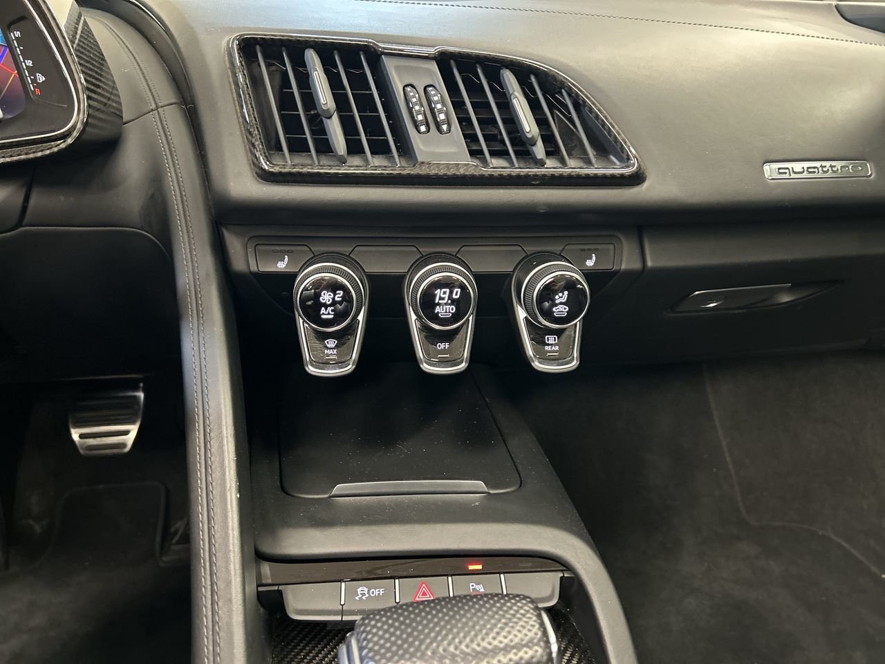Used 2017 Daytona Grey Pearl Effect Audi V10 5.2 Quattro image 29