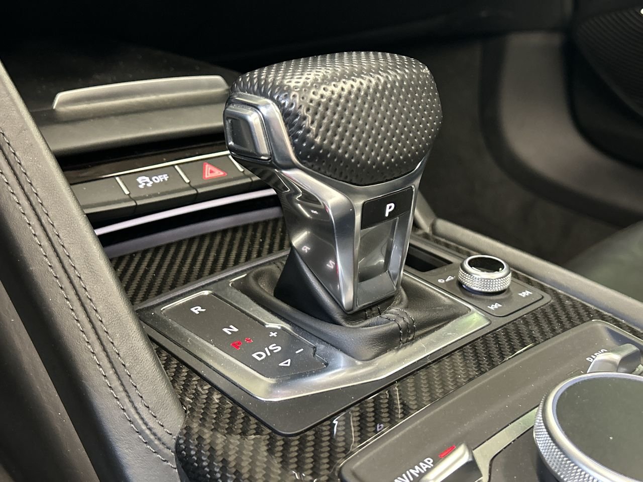 Used 2017 Daytona Grey Pearl Effect Audi V10 5.2 Quattro image 28