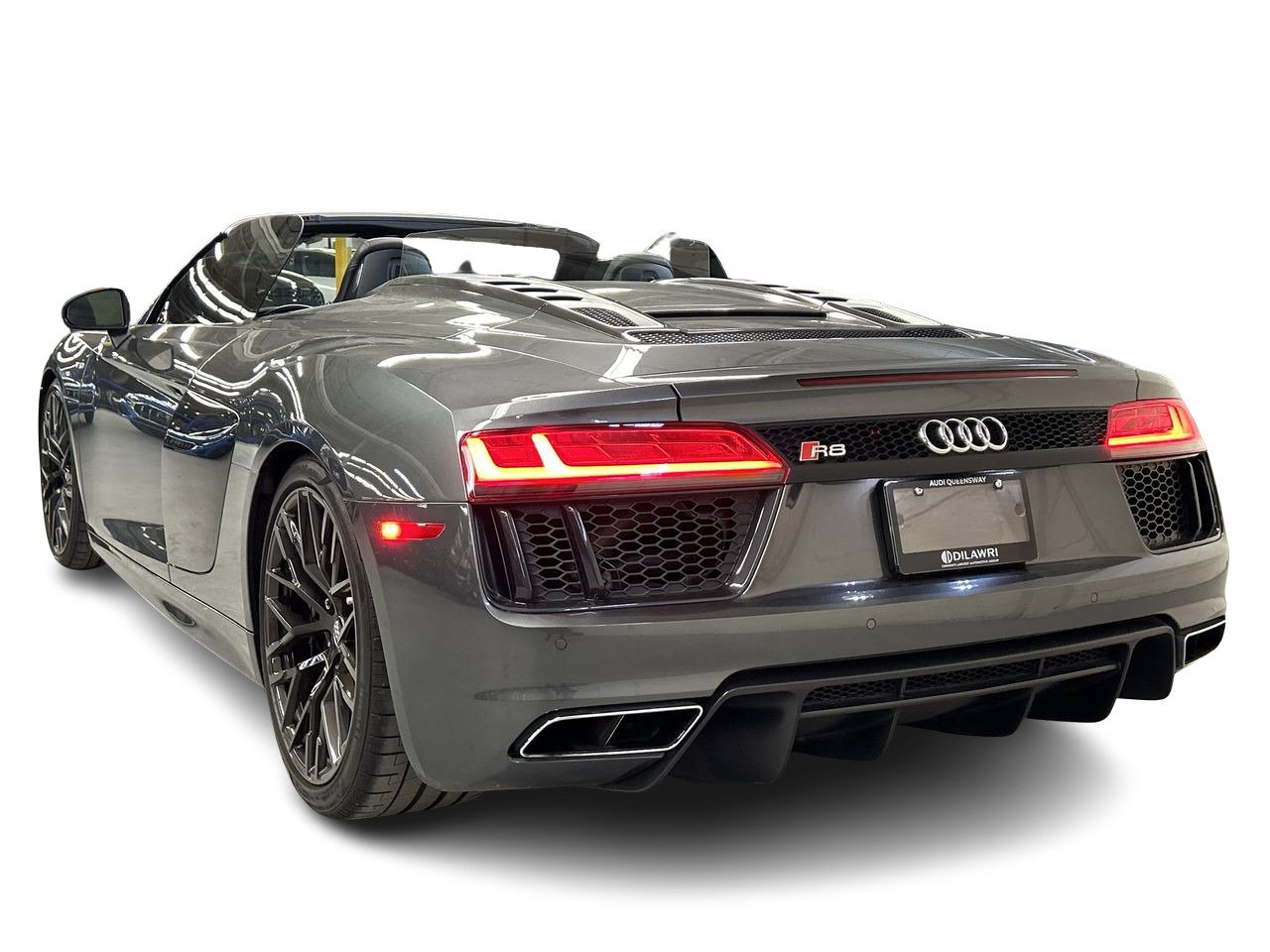 Used 2017 Daytona Grey Pearl Effect Audi V10 5.2 Quattro image 7