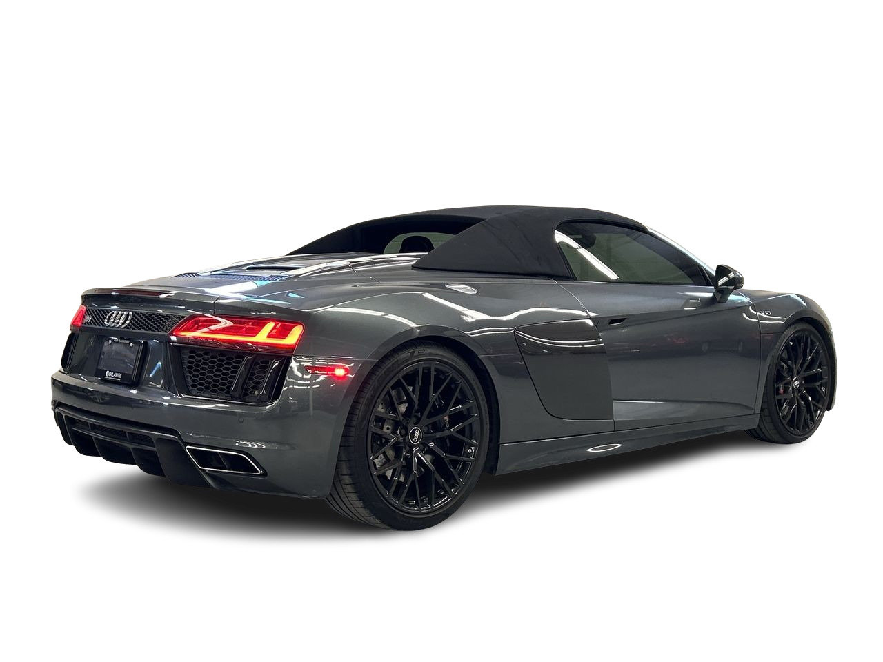 Used 2017 Daytona Grey Pearl Effect Audi V10 5.2 Quattro image 11