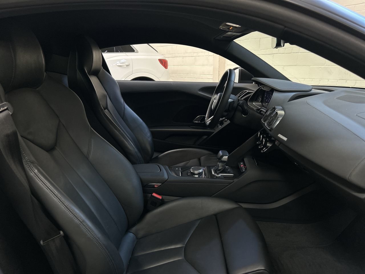 Certified Used 2018 Mythos Black Met Audi 5.2 V10 RWD image 33