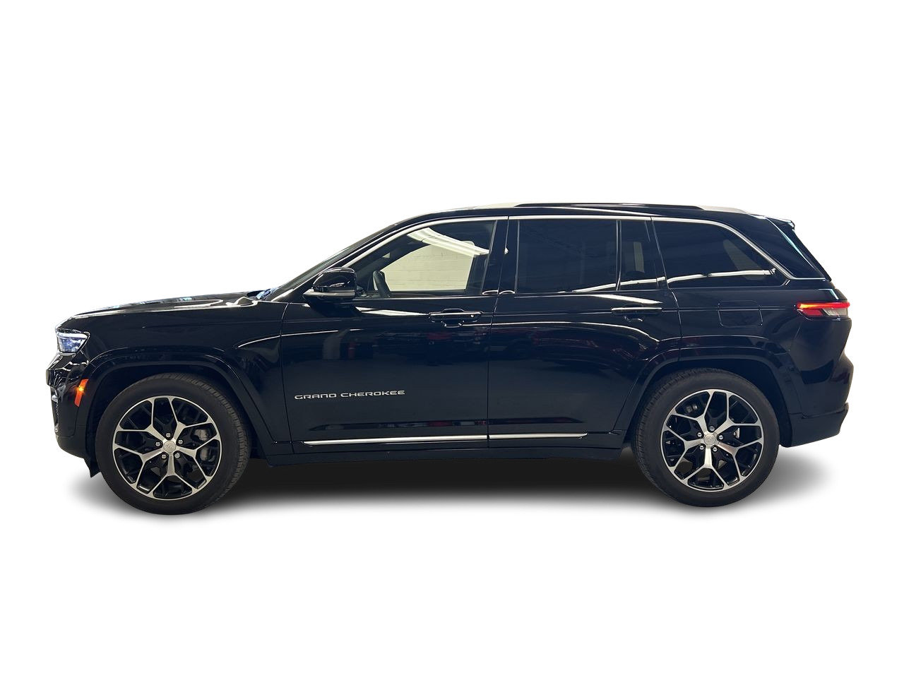 Used 2023 Diamond Black Crystal P.C. Jeep Summit image 4