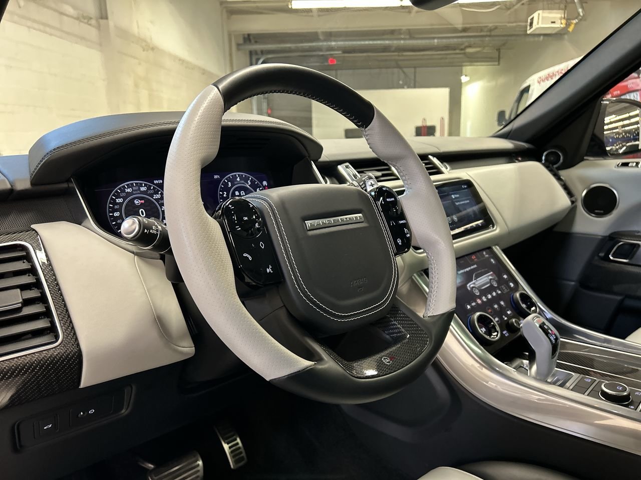 Used 2020 Estoril Blue Land Rover V8 Supercharged SVR image 22