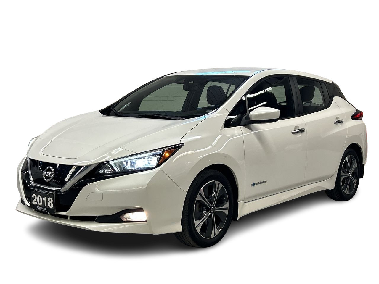 Used 2018 Two-tone White Pearl w/ Super Black Roof Nissan SV image 2